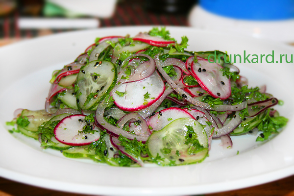 Салат из редиски с огурцом