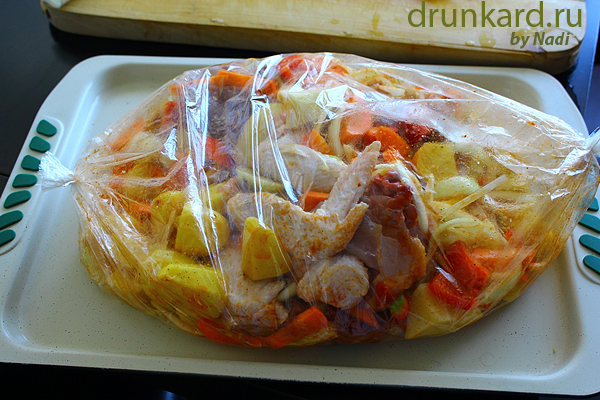 Курица запечённая с овощами в рукаве
