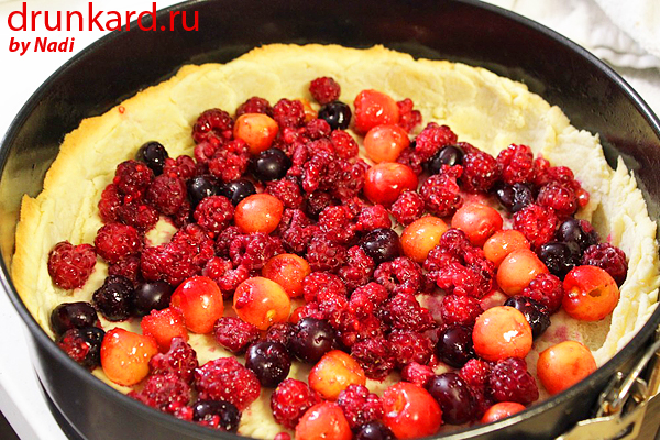 открытый пирог с ягодами