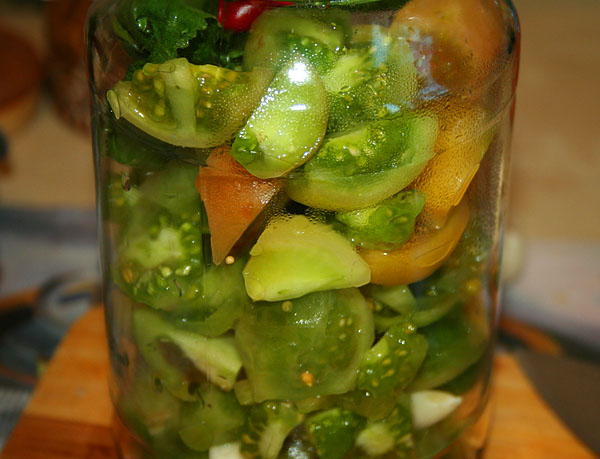 Салат из зеленых помидоров: рецепт вкусной заготовки на зиму
